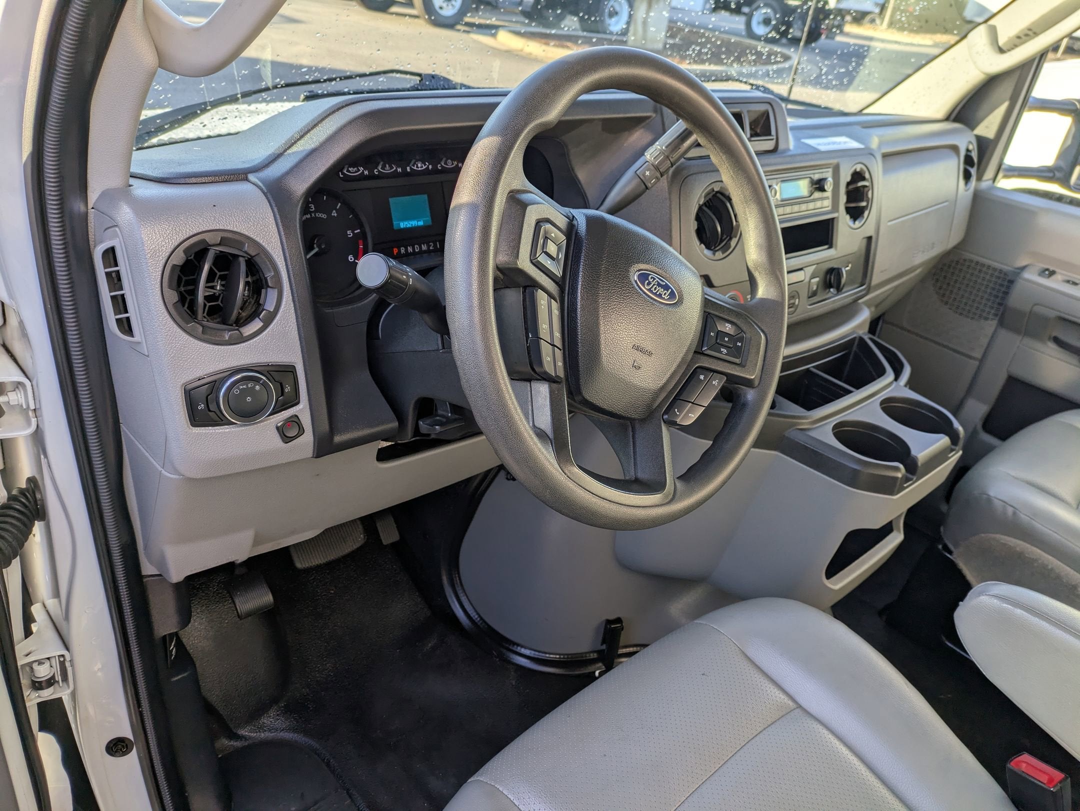 2024 Ford E-Series Cutaway Base