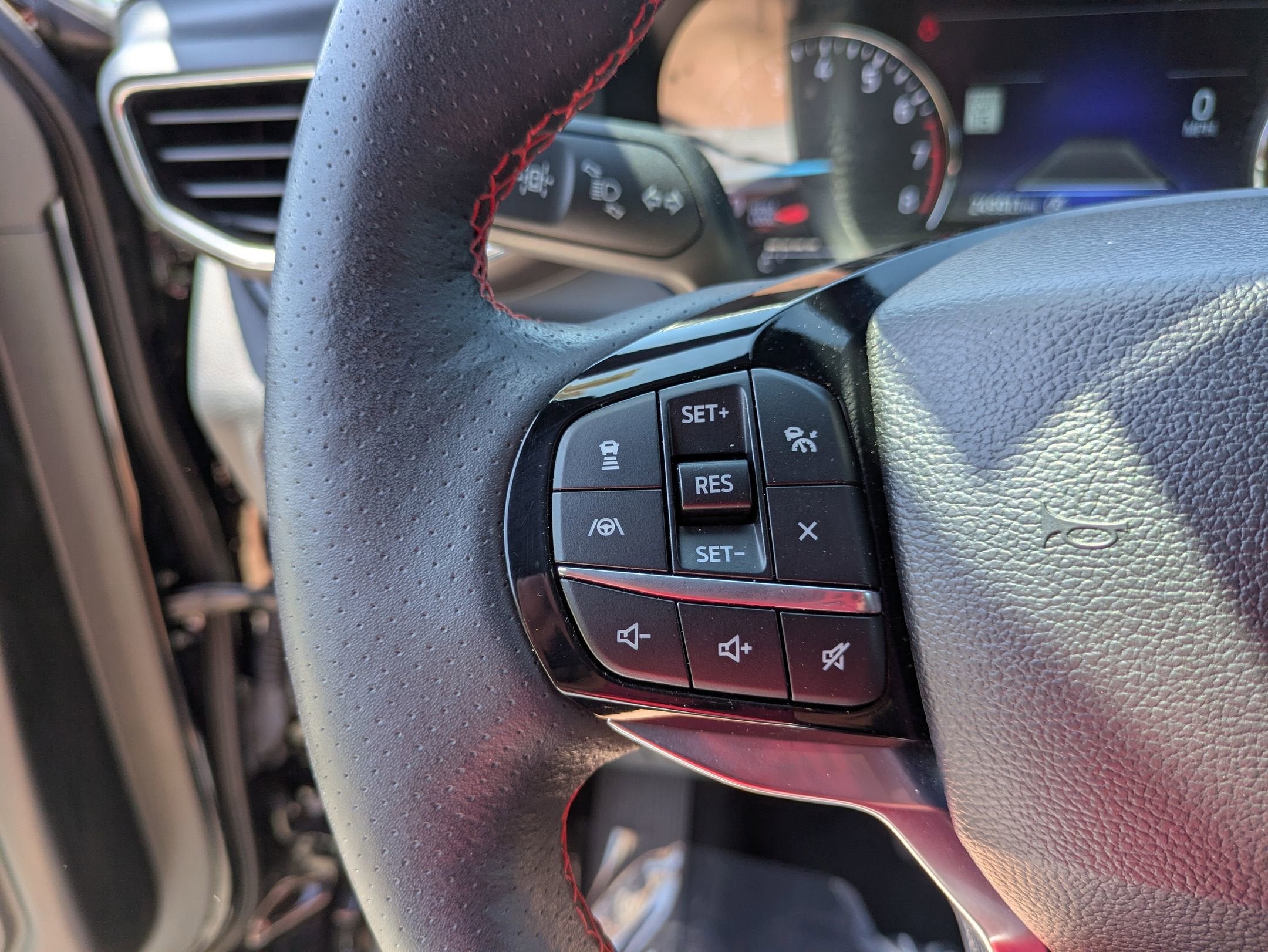 2024 Ford Explorer ST-Line