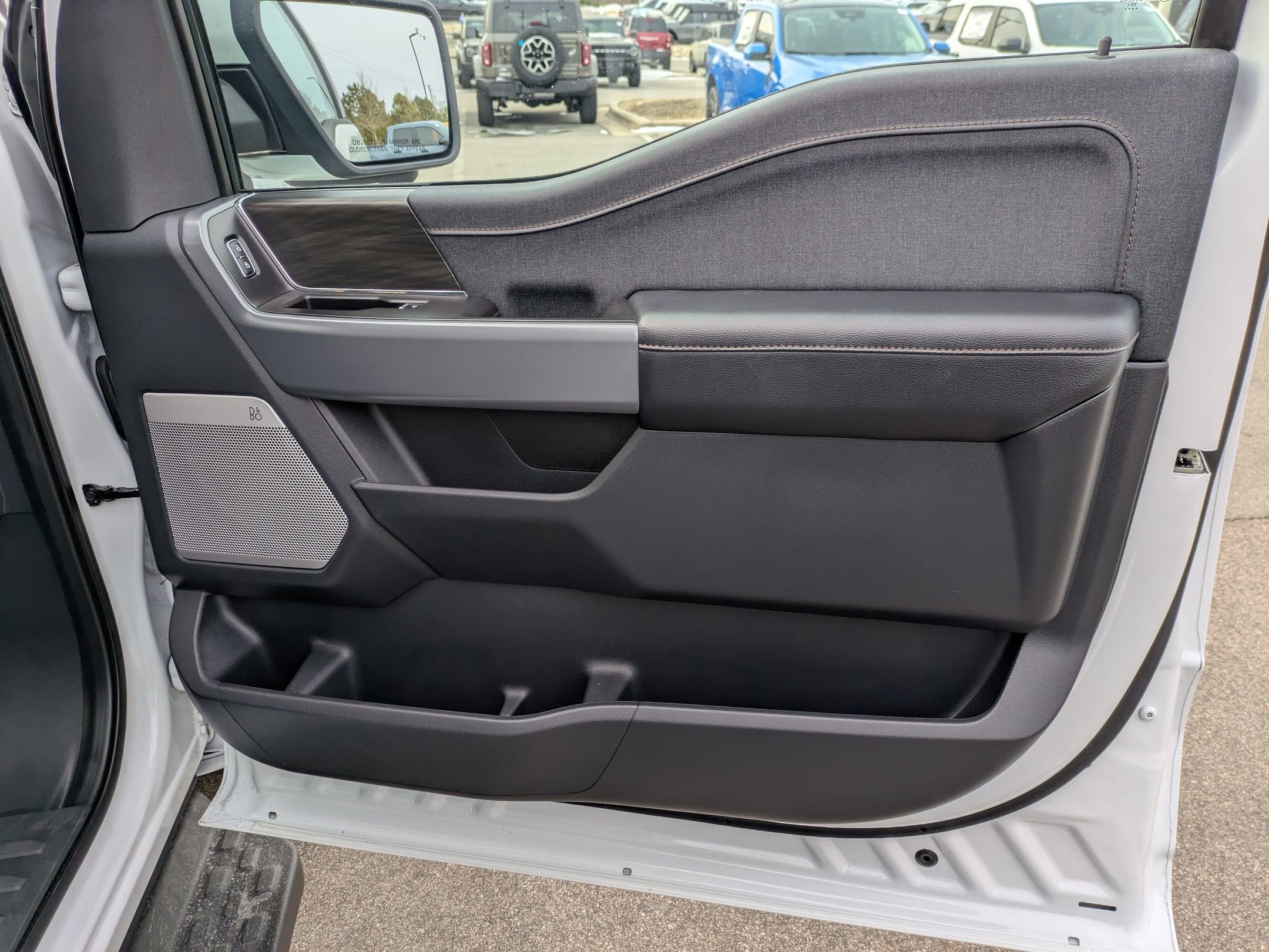 2024 Ford F-150 Lightning LARIAT