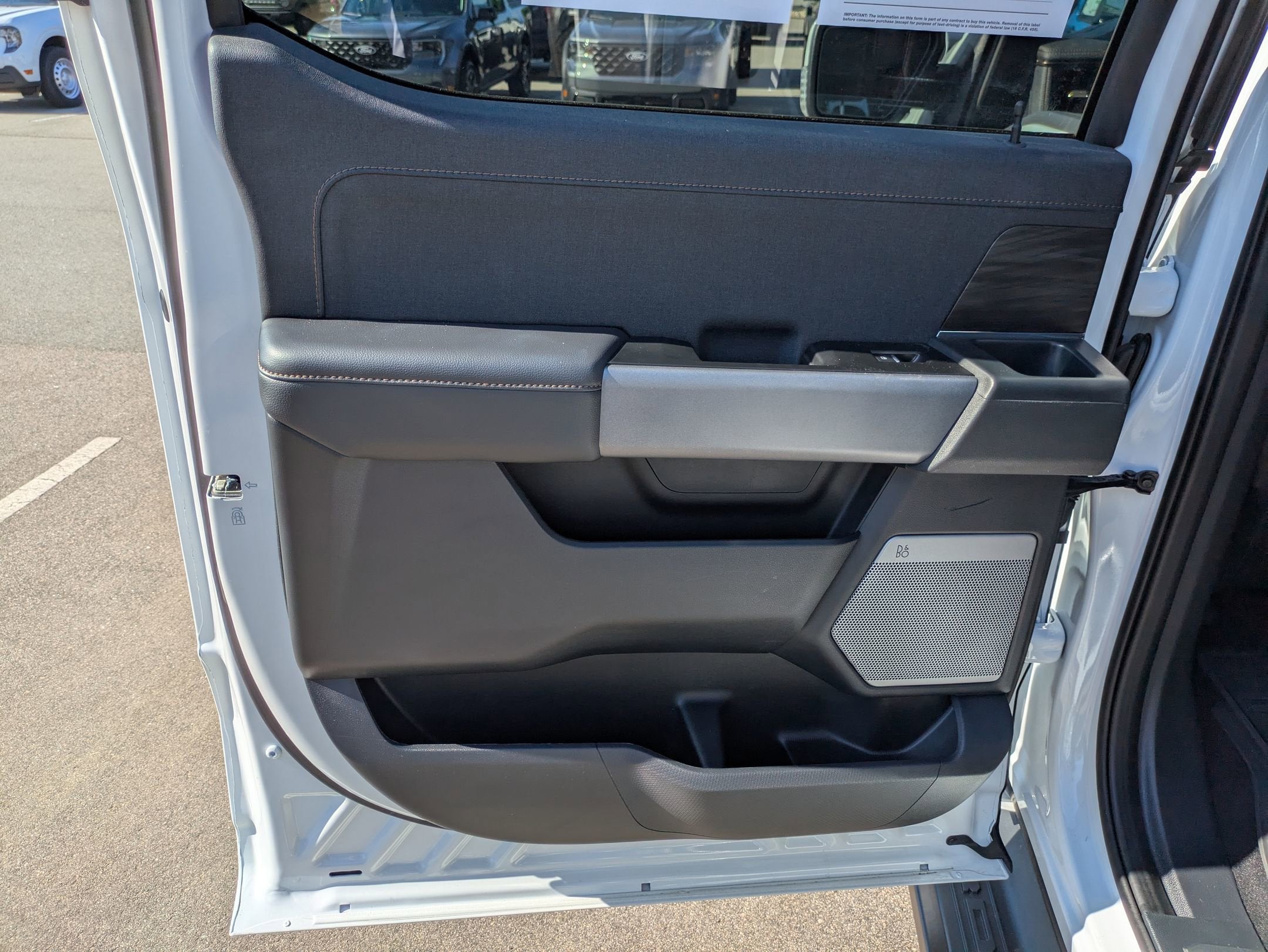 2025 Ford F-150 Lightning LARIAT