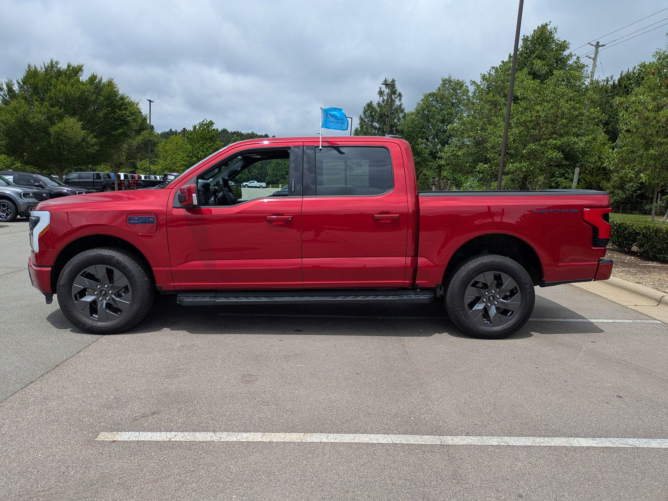 2025 Ford F-150 Lightning LARIAT