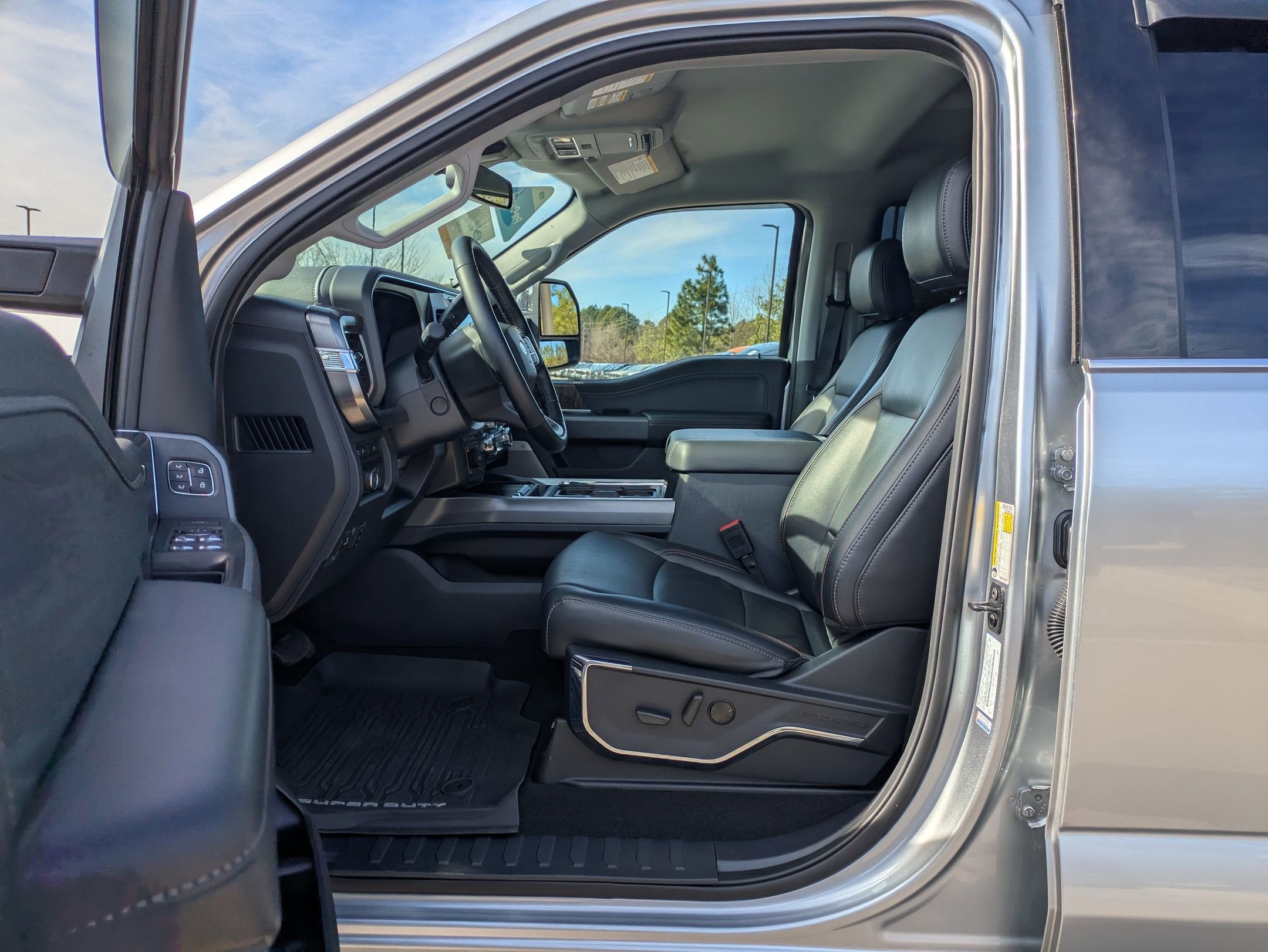 2024 Ford Super Duty F-350 SRW LARIAT