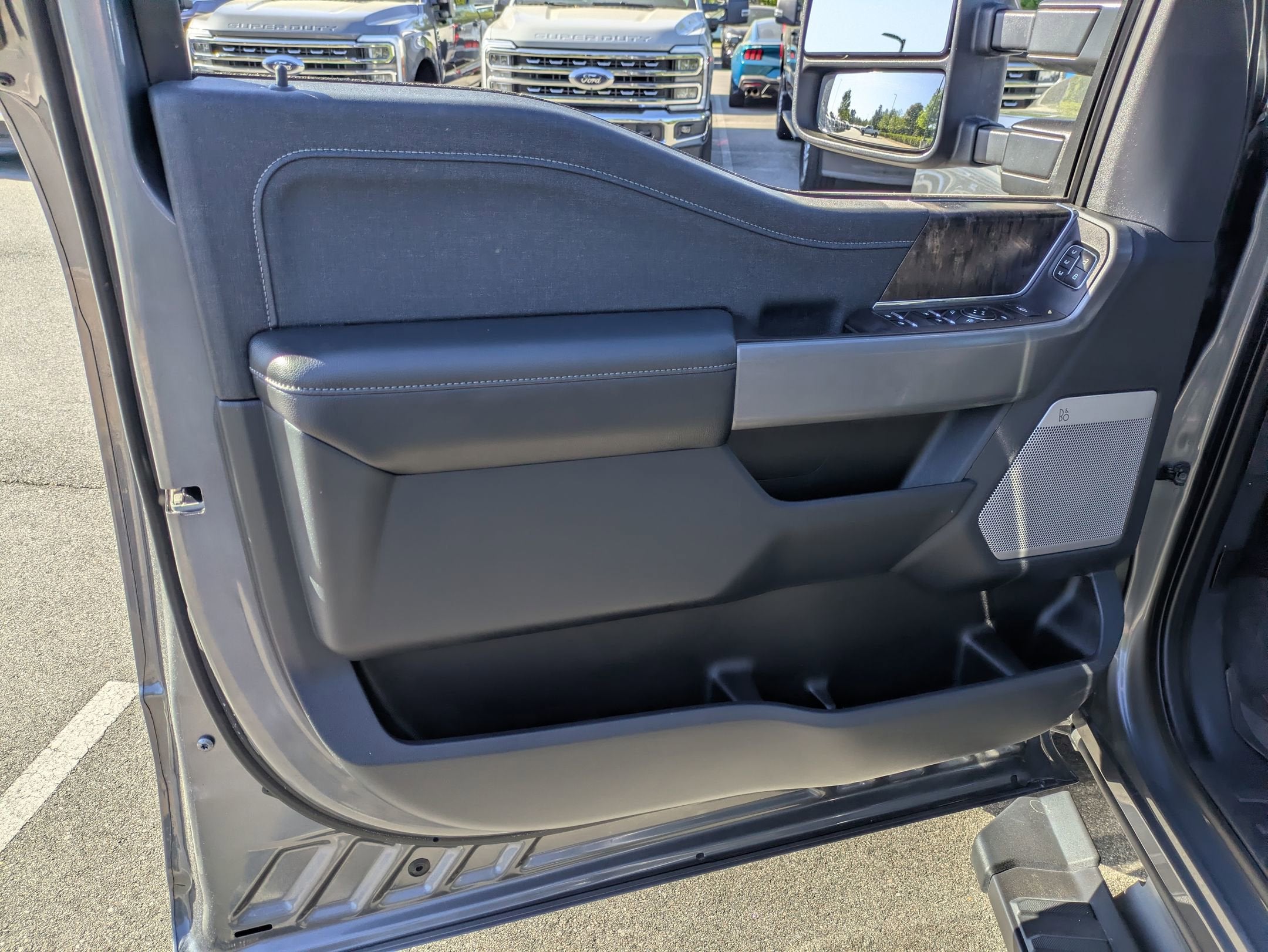 2024 Ford Super Duty F-350 SRW LARIAT