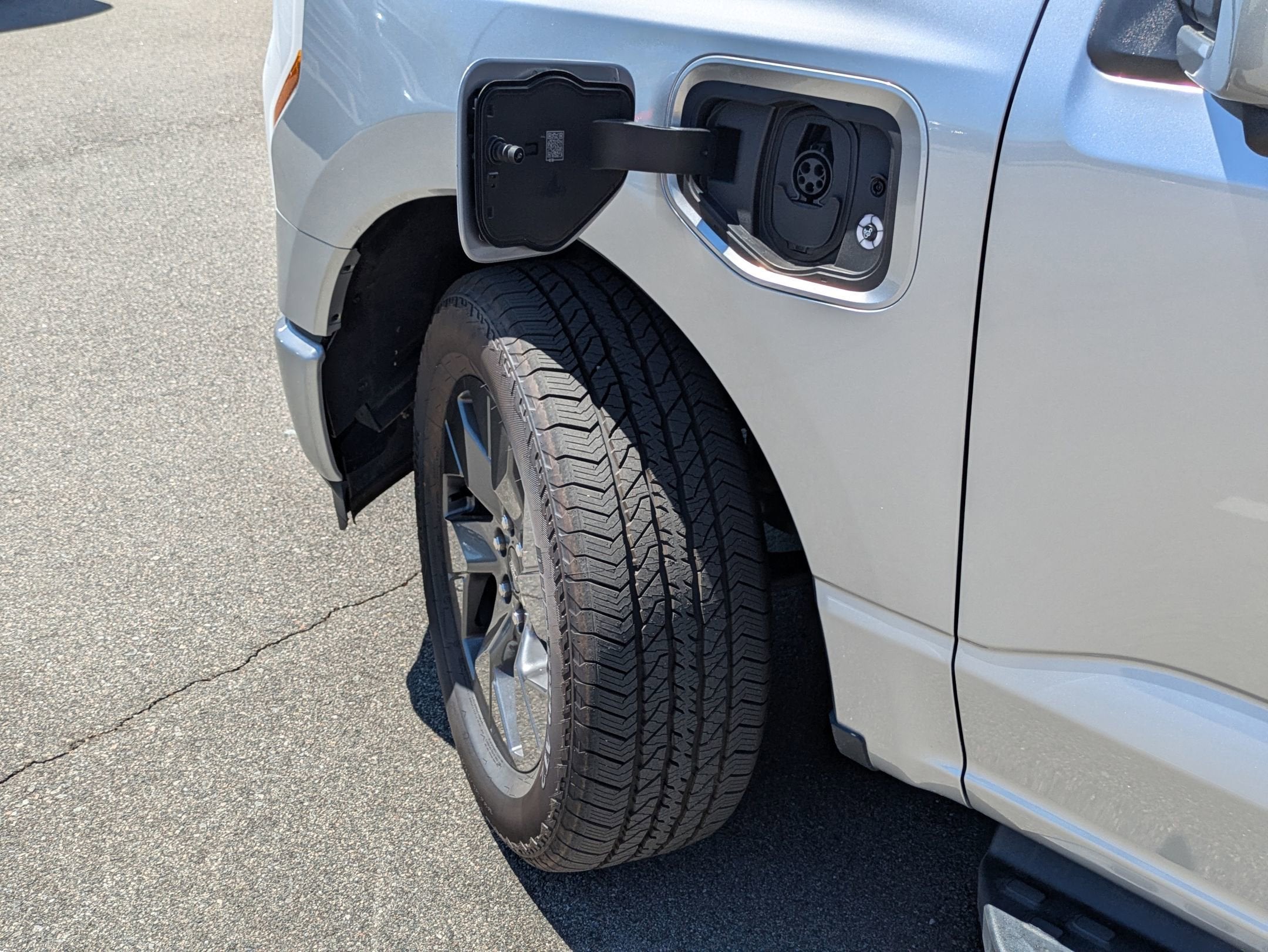 2023 Ford F-150 Lightning LARIAT