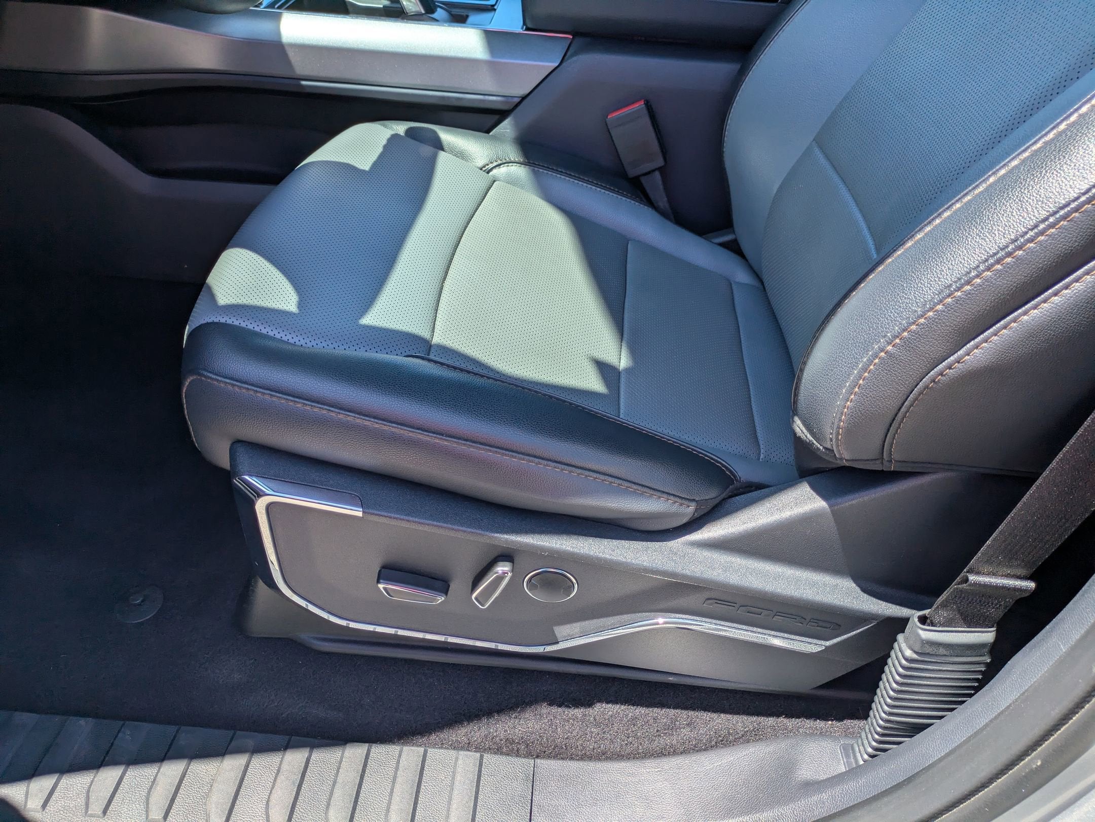 2023 Ford F-150 Lightning LARIAT