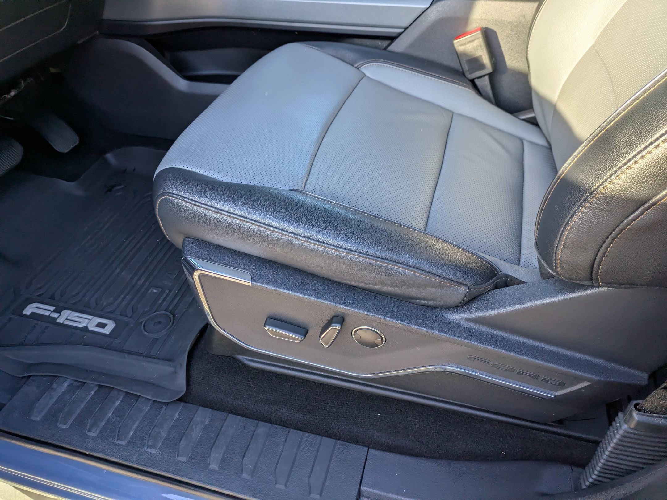 2023 Ford F-150 Lightning LARIAT