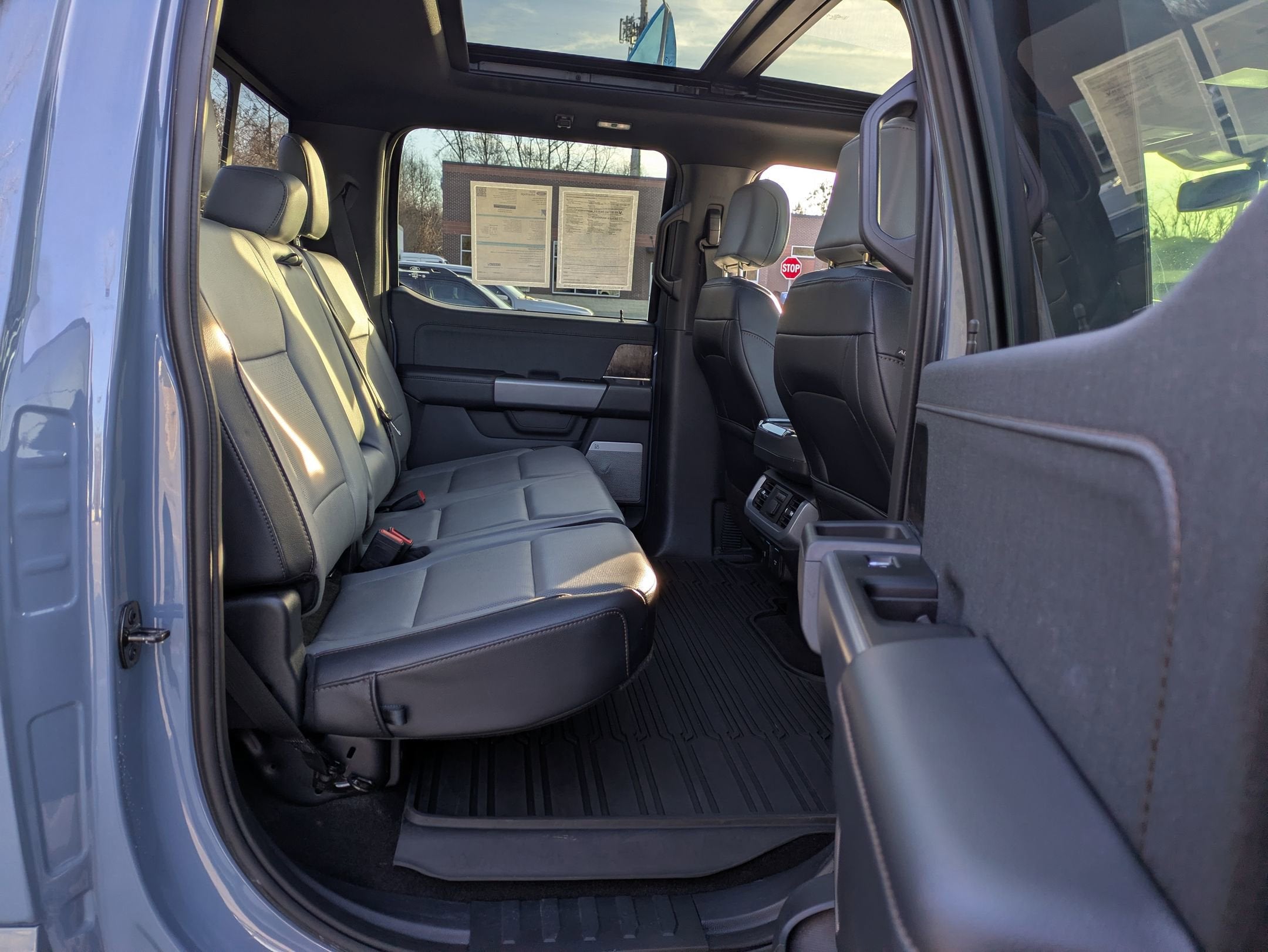 2023 Ford F-150 Lightning LARIAT