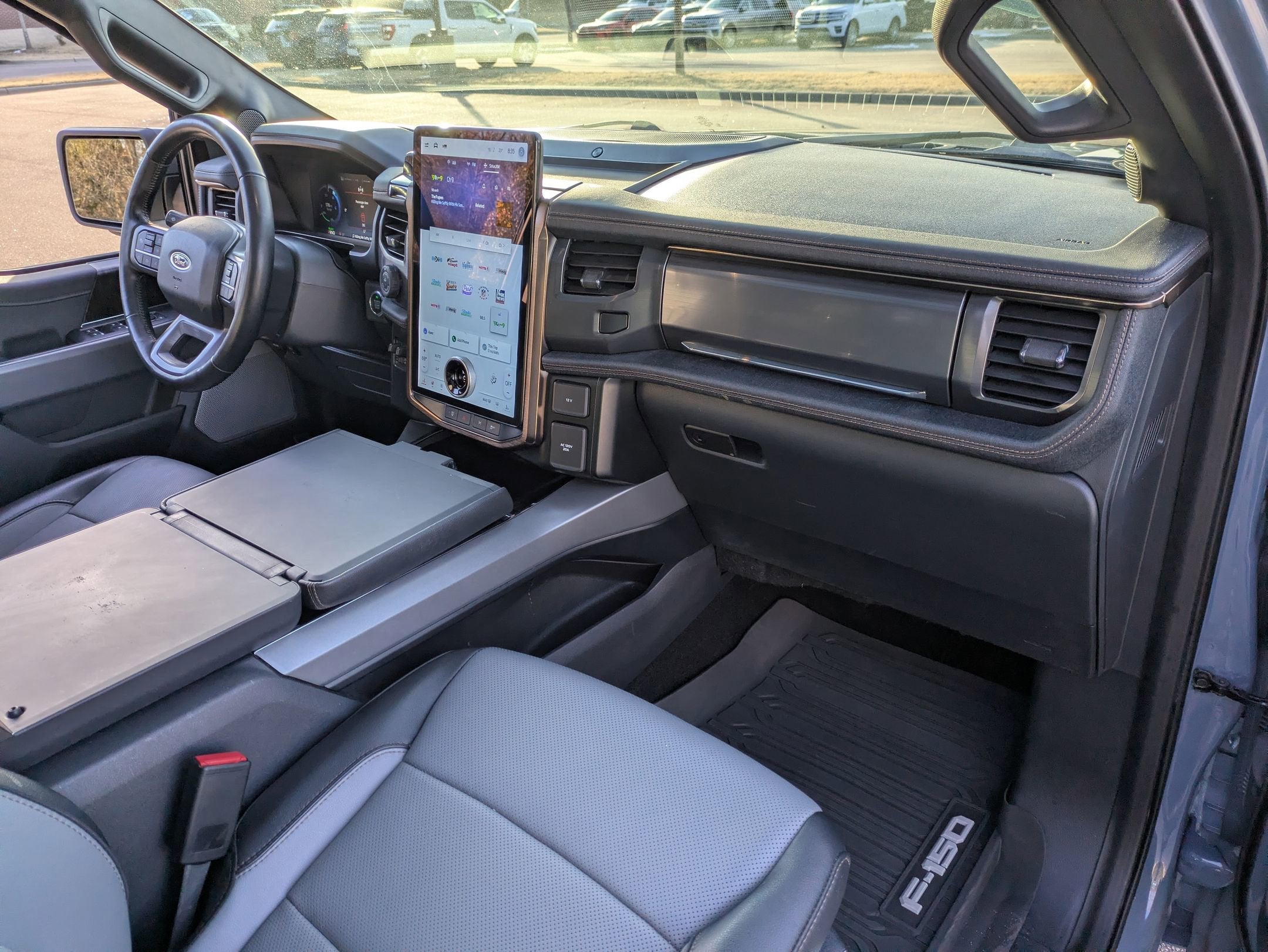 2023 Ford F-150 Lightning LARIAT