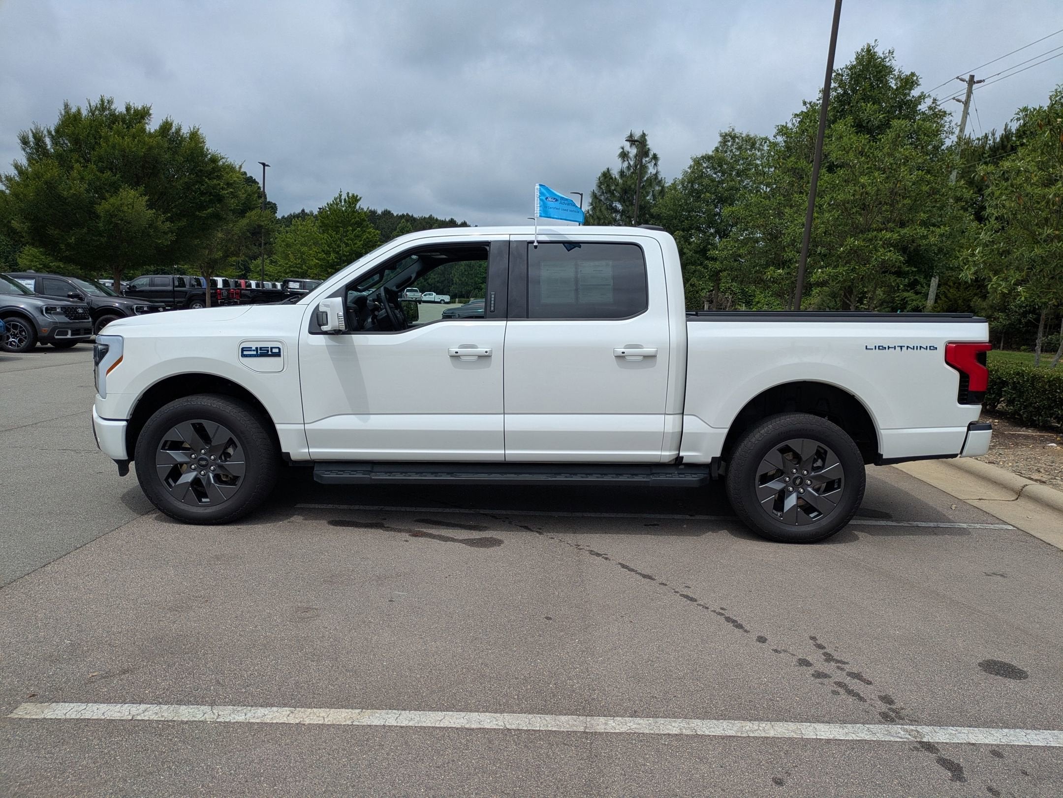 2025 Ford F-150 Lightning LARIAT