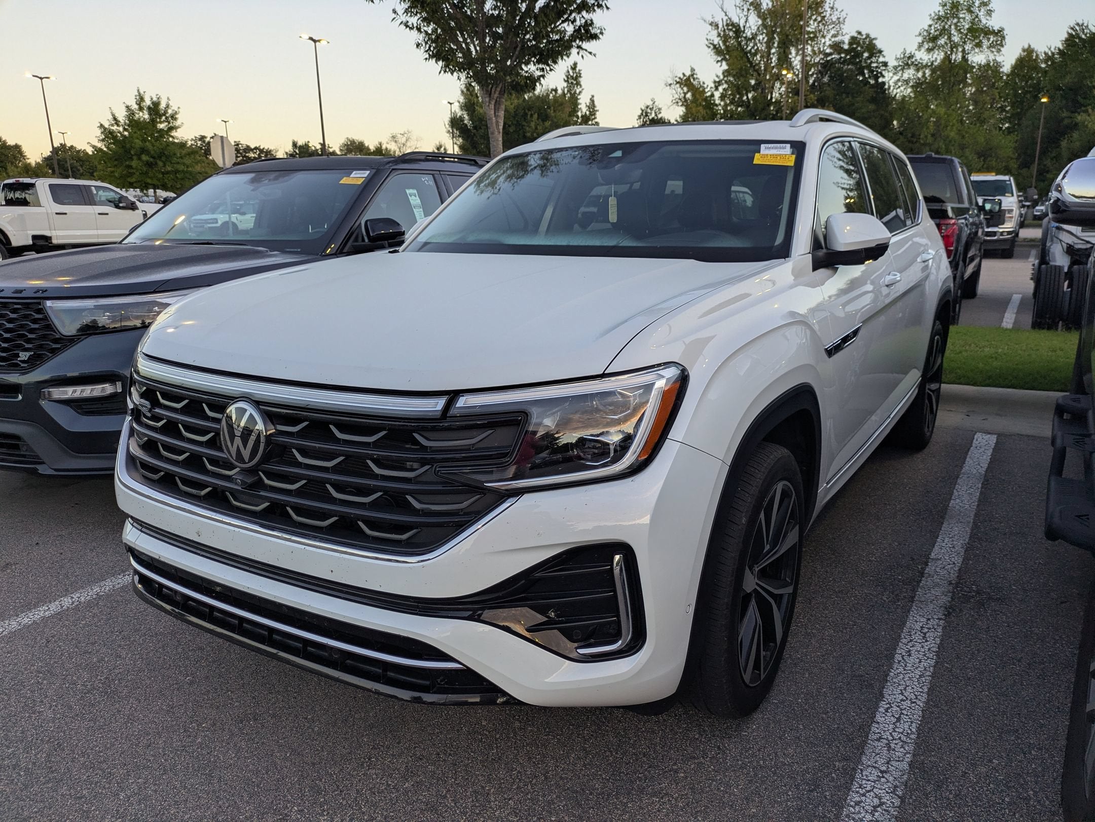 2024 Volkswagen Atlas 2.0T SEL Premium R-Line