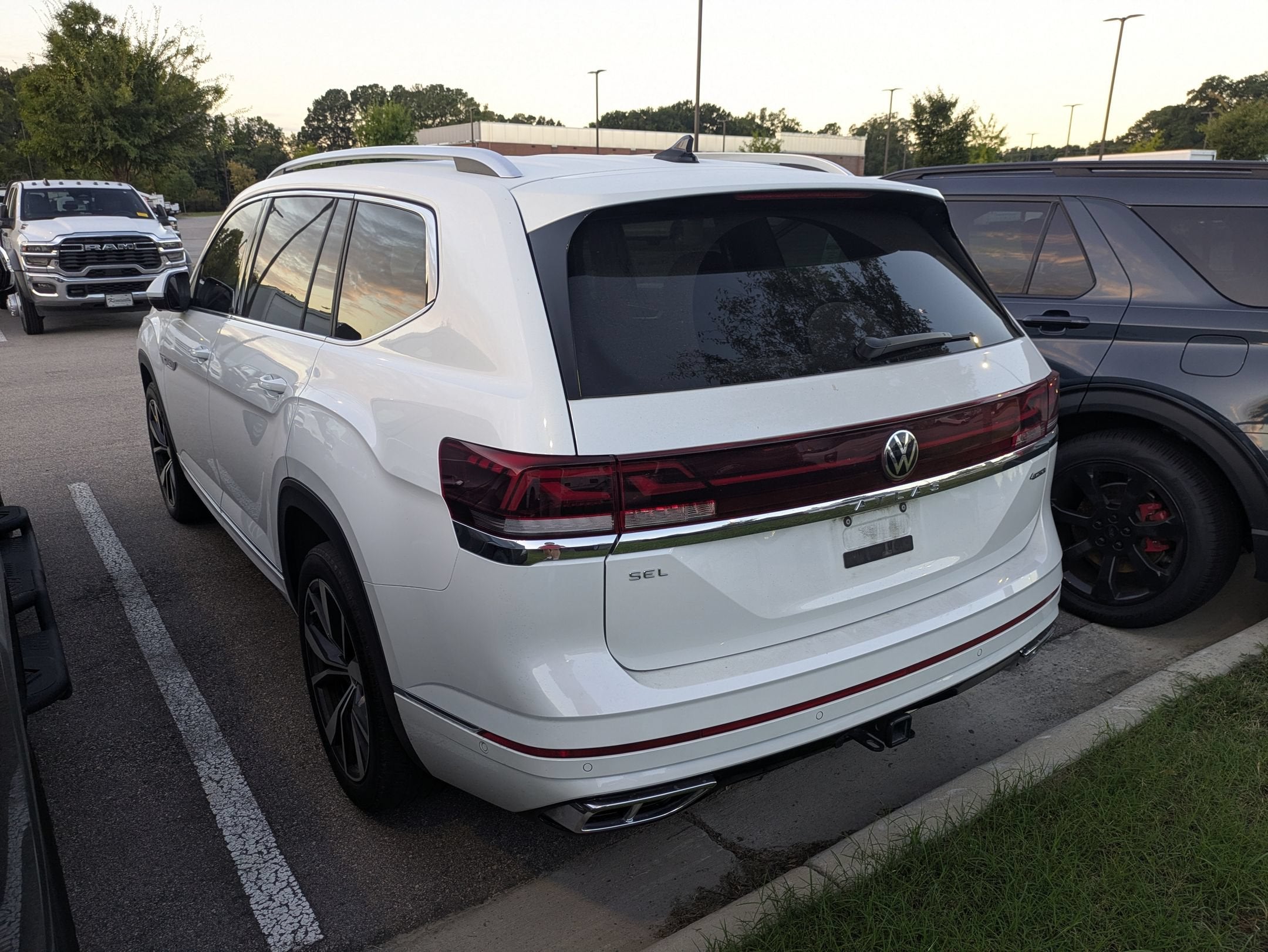 2024 Volkswagen Atlas 2.0T SEL Premium R-Line