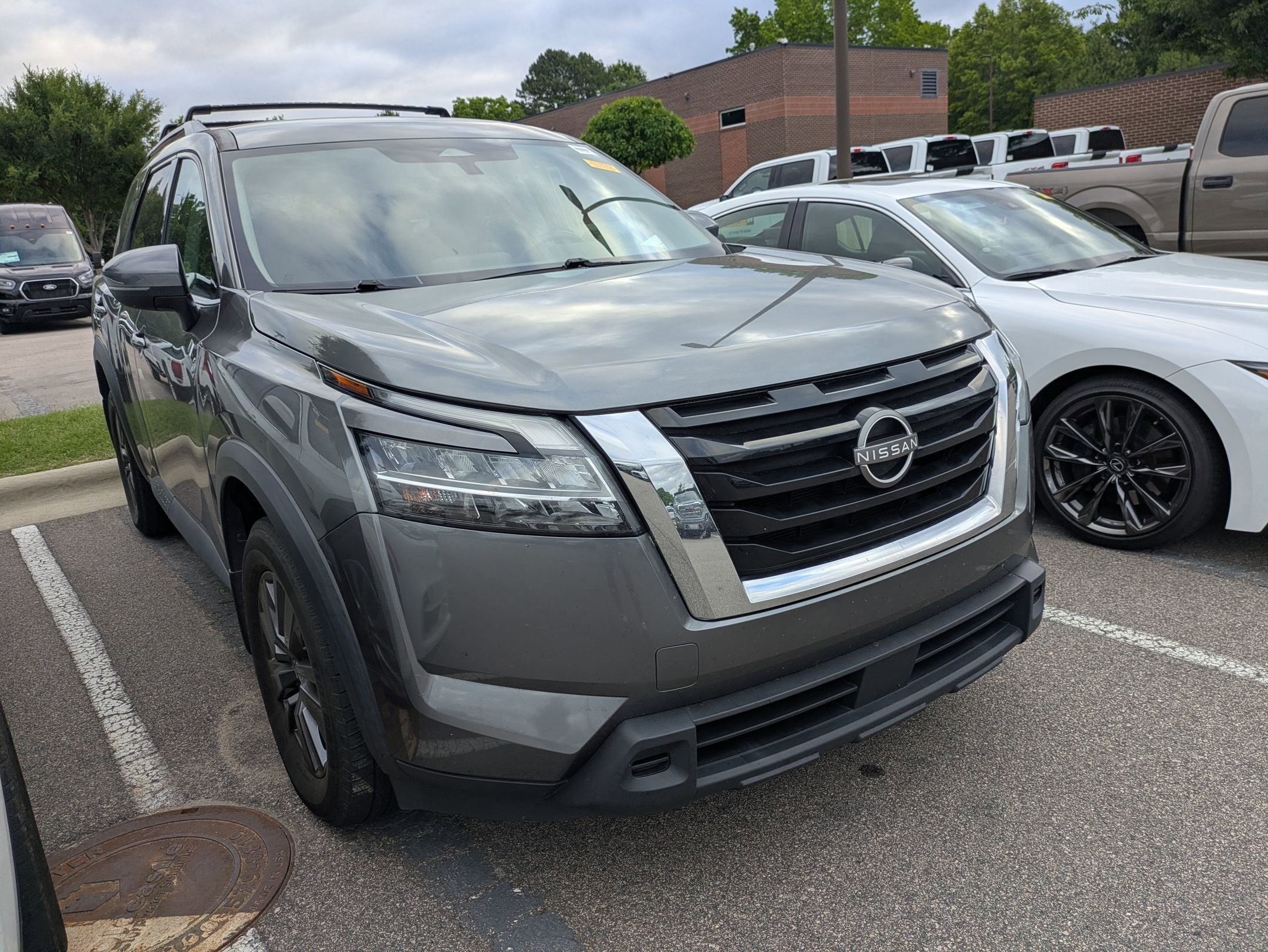 2022 Nissan Pathfinder SV