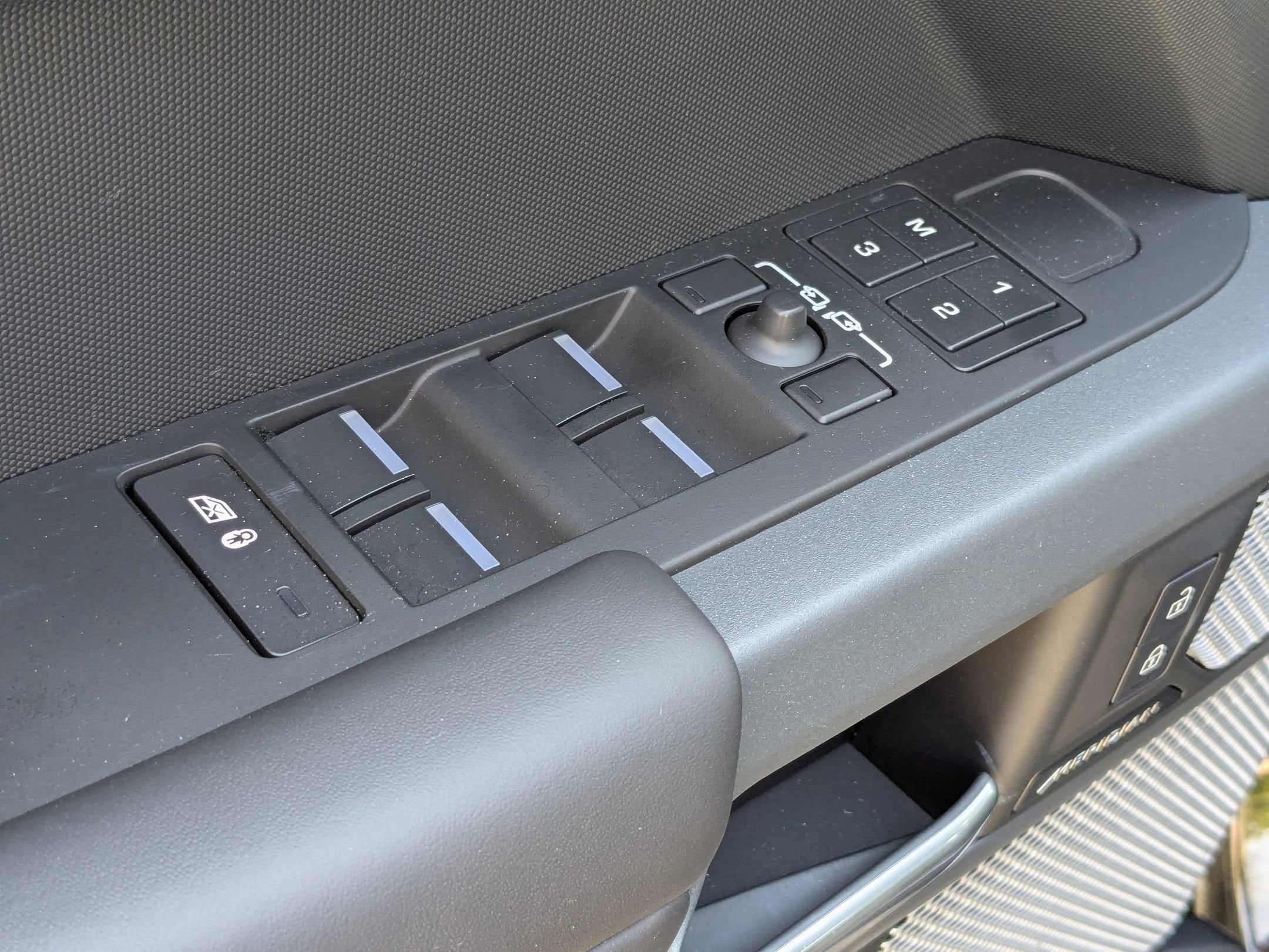 2024 Land Rover Defender X-Dynamic SE