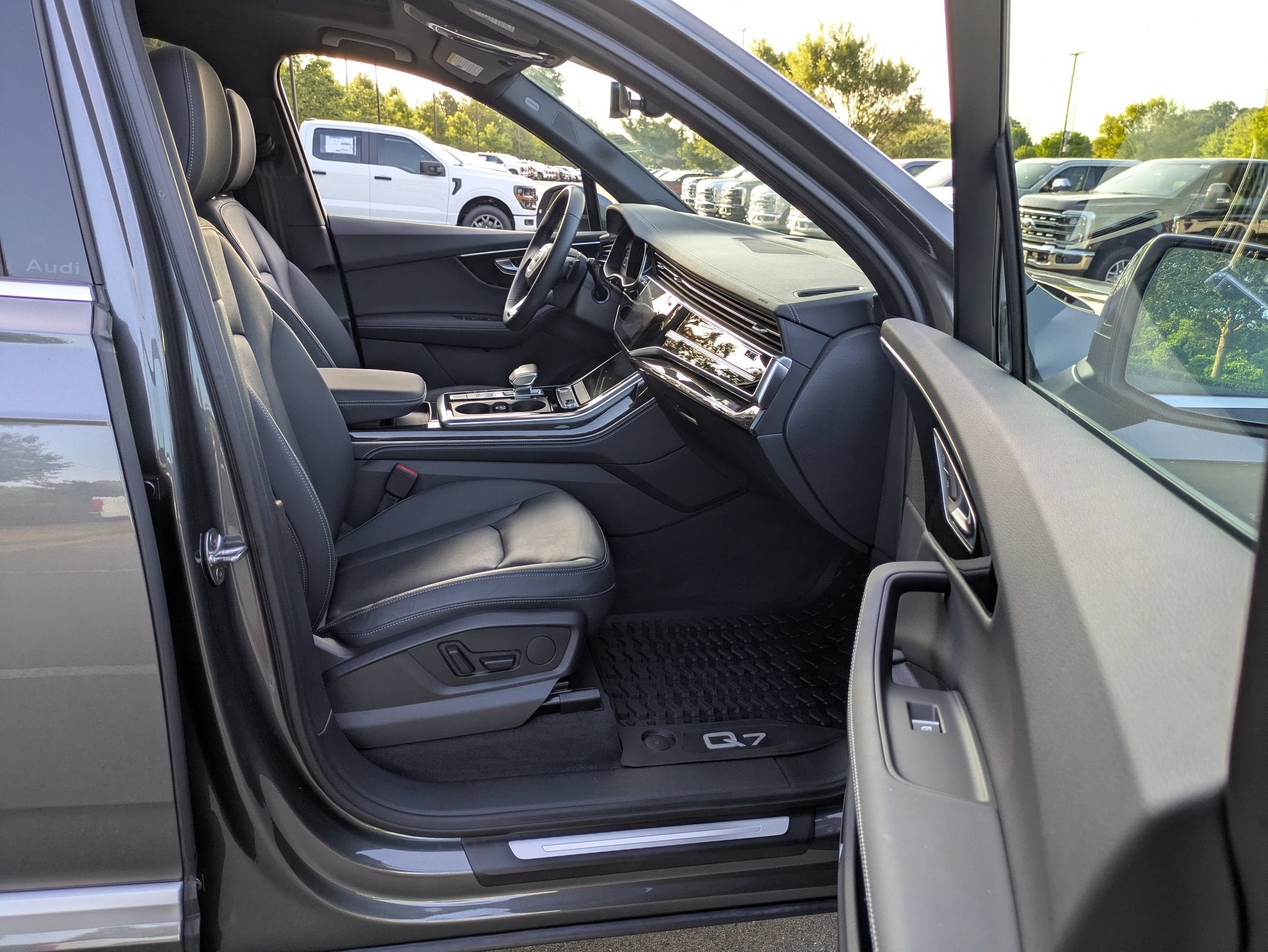 2025 Audi Q7 Premium Plus