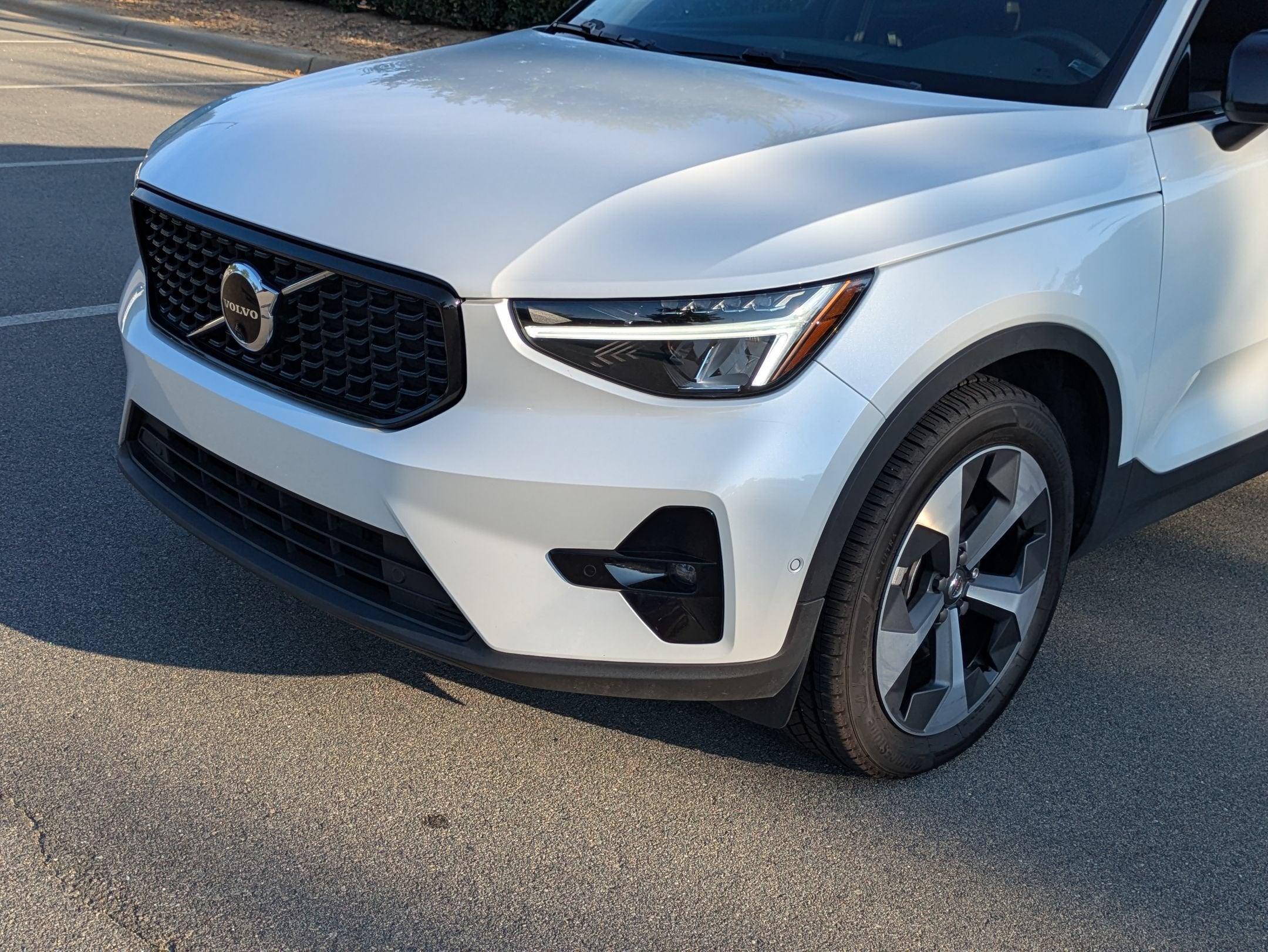 2023 Volvo XC40 Ultimate Dark Theme
