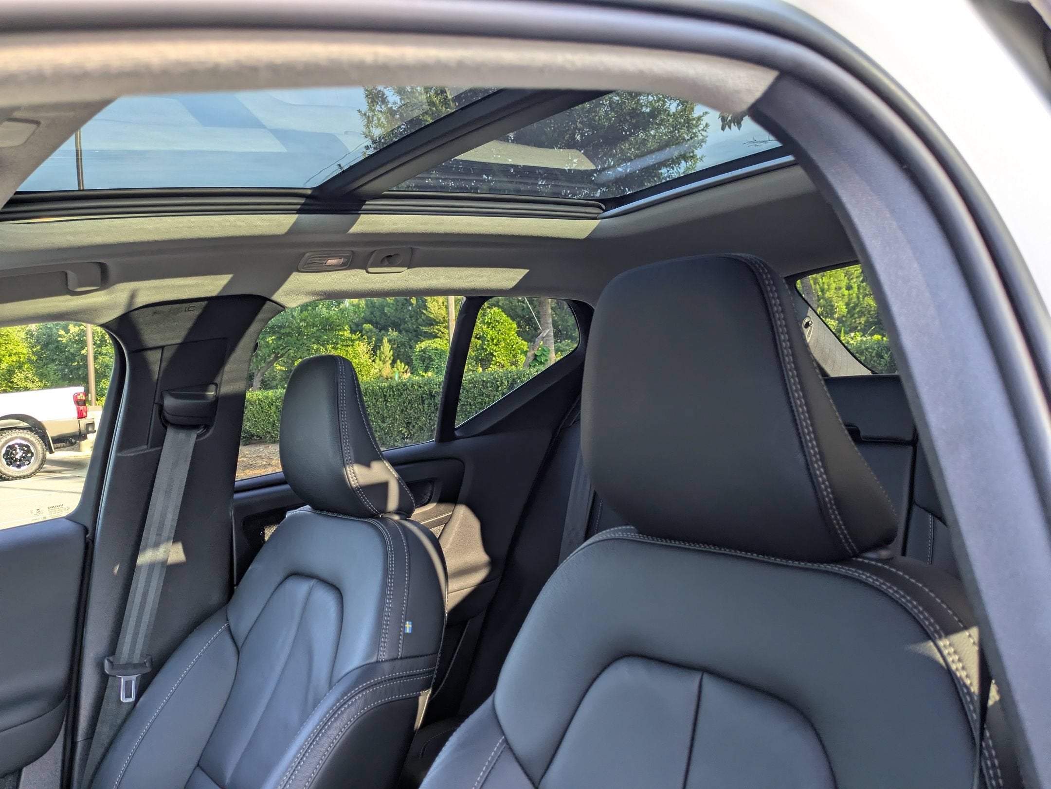 2023 Volvo XC40 Ultimate Dark Theme