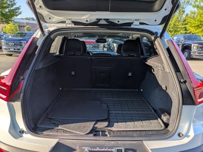 2023 Volvo XC40 Ultimate Dark Theme