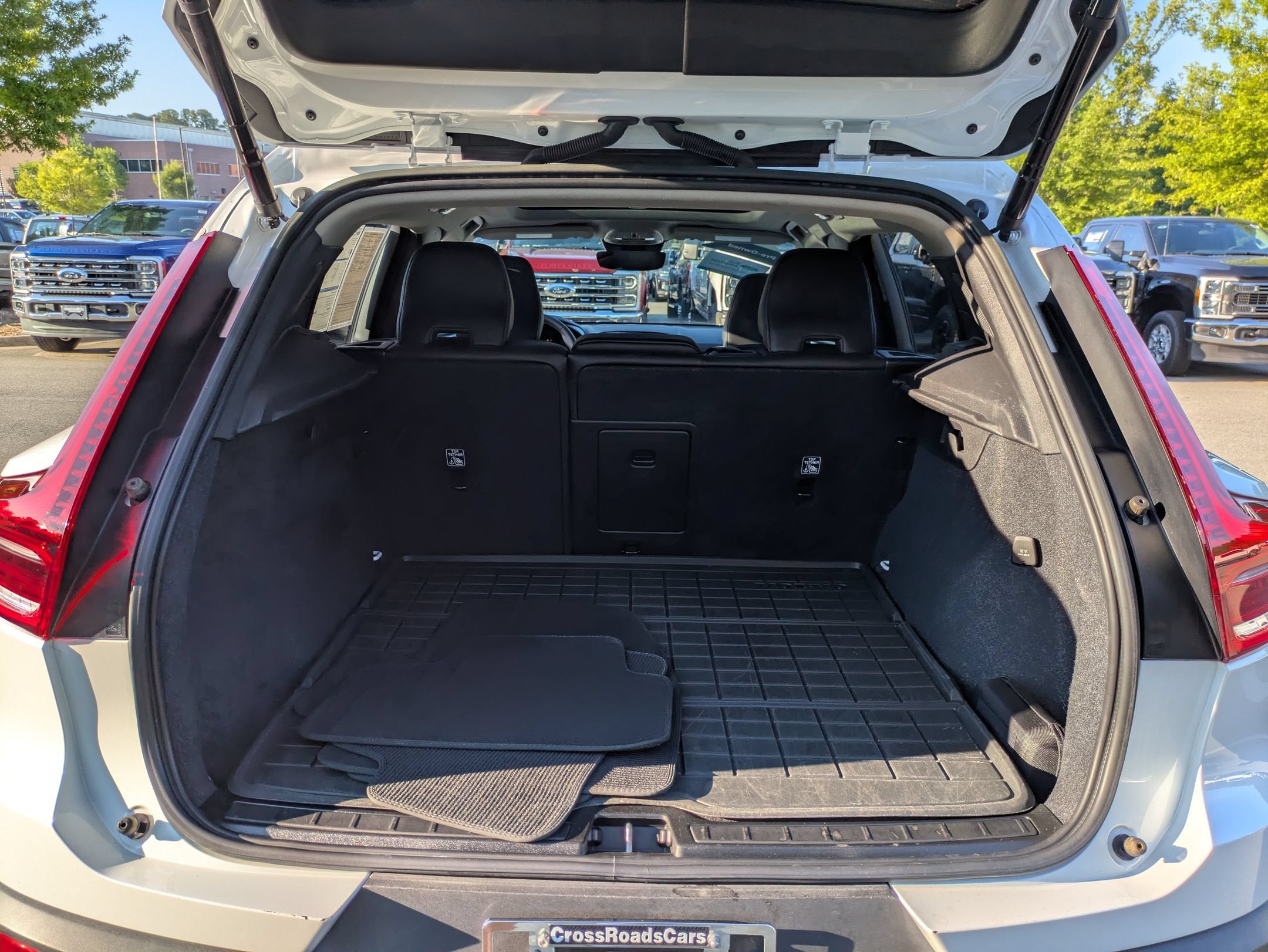 2023 Volvo XC40 Ultimate Dark Theme