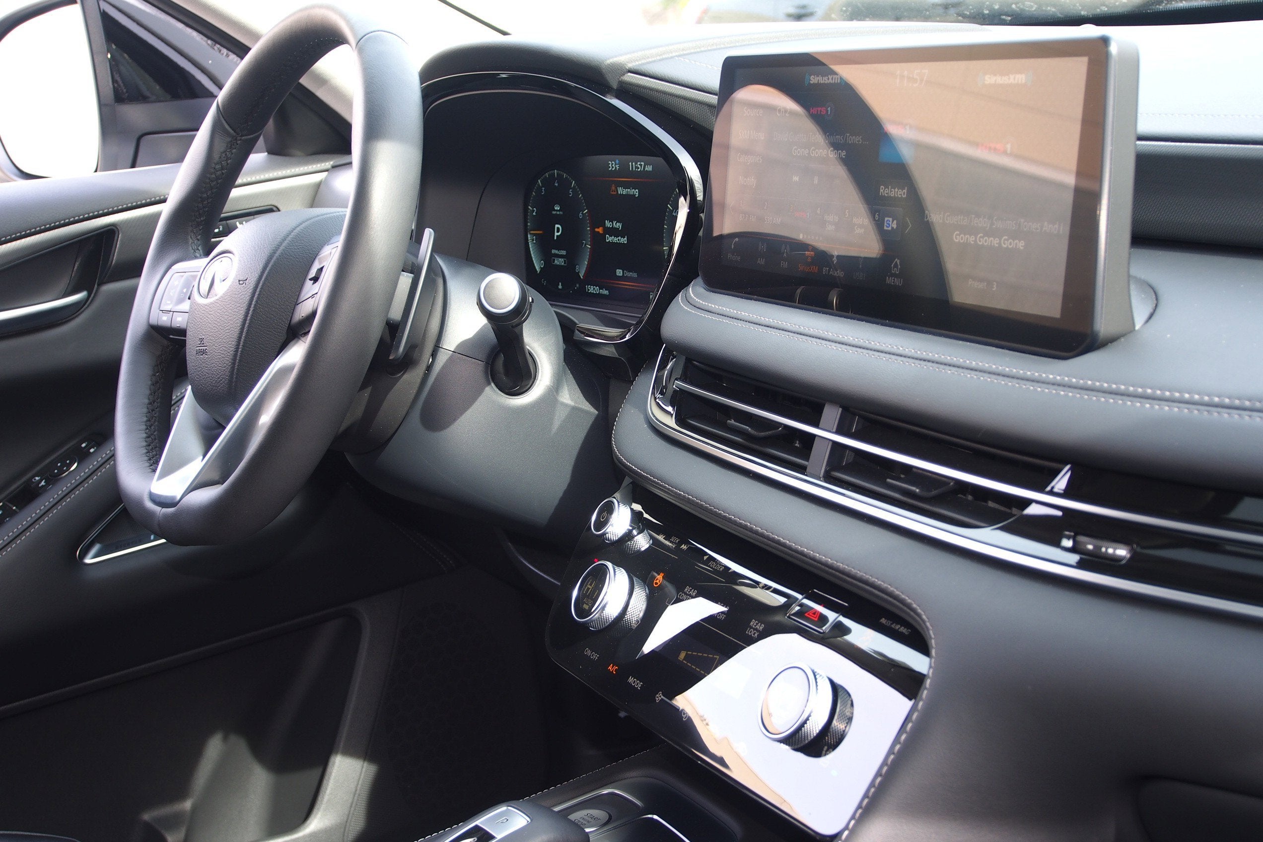 2025 INFINITI QX60 LUXE