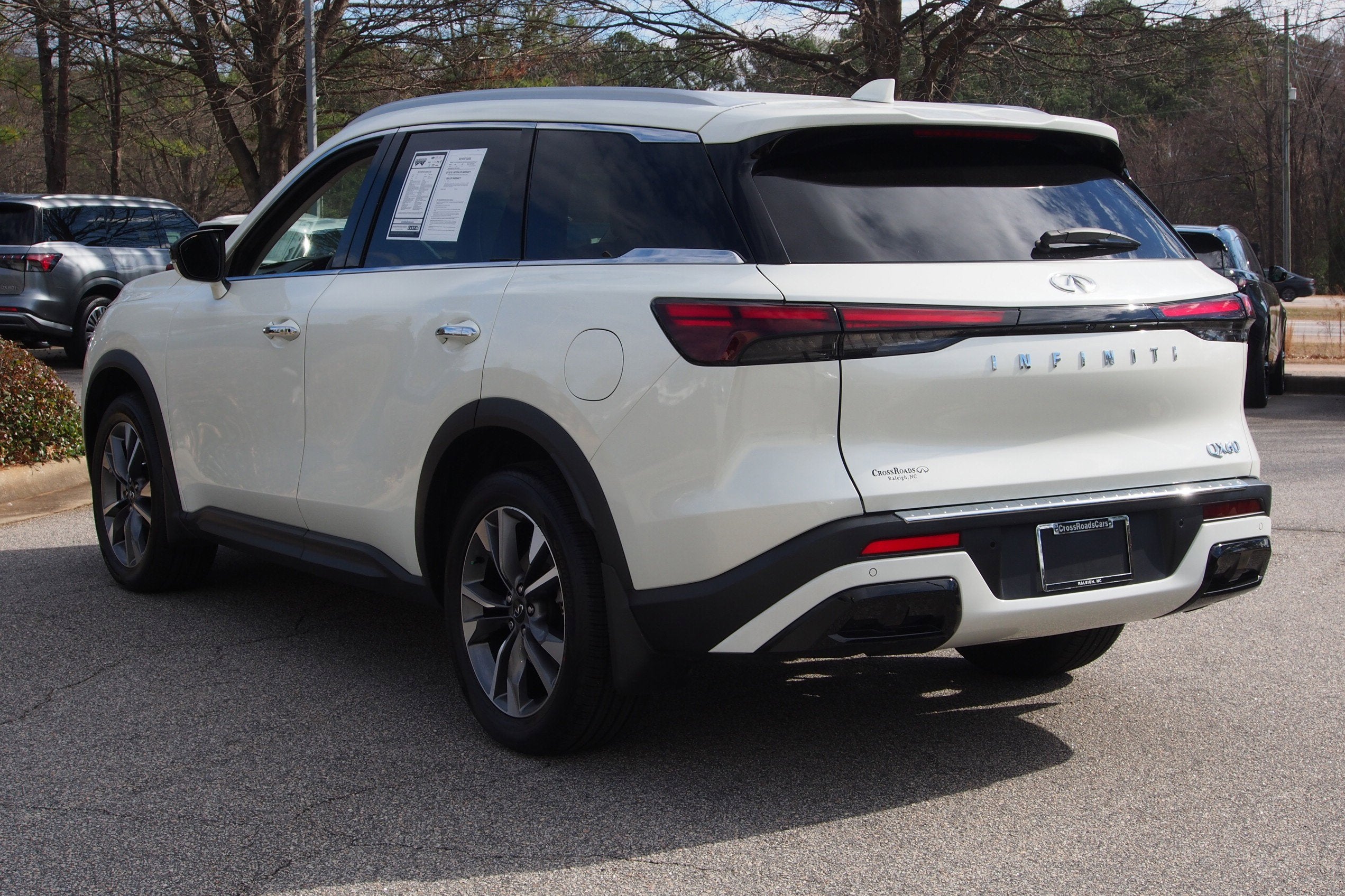 2023 INFINITI QX60 LUXE