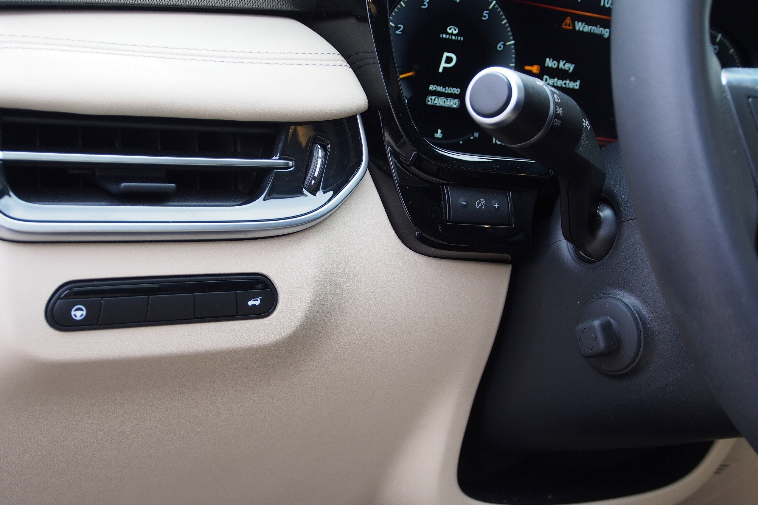 2024 INFINITI QX60 LUXE