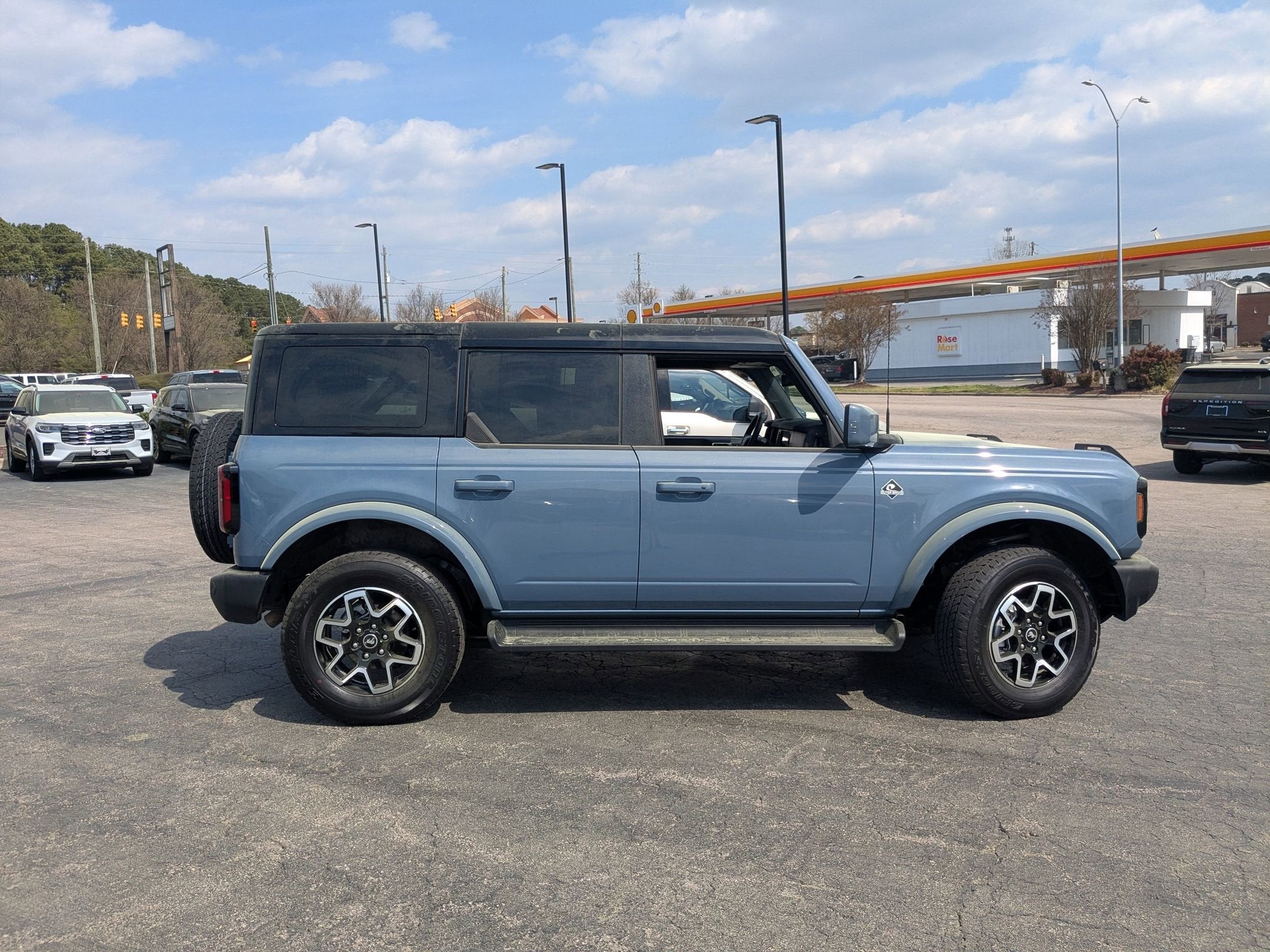 2025 Ford Bronco Outer Banks
