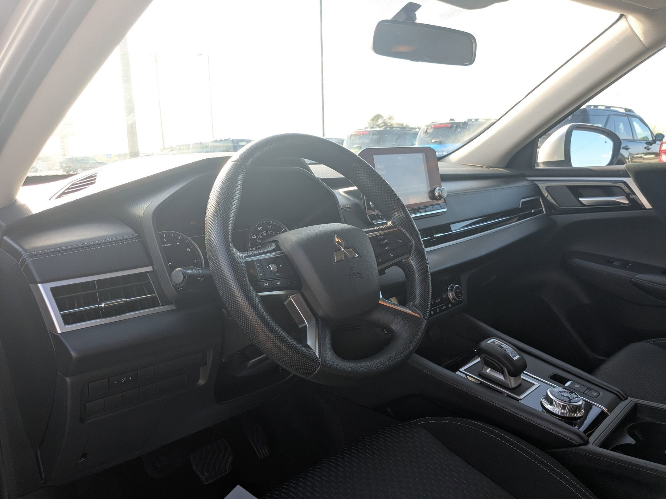 2024 Mitsubishi Outlander ES