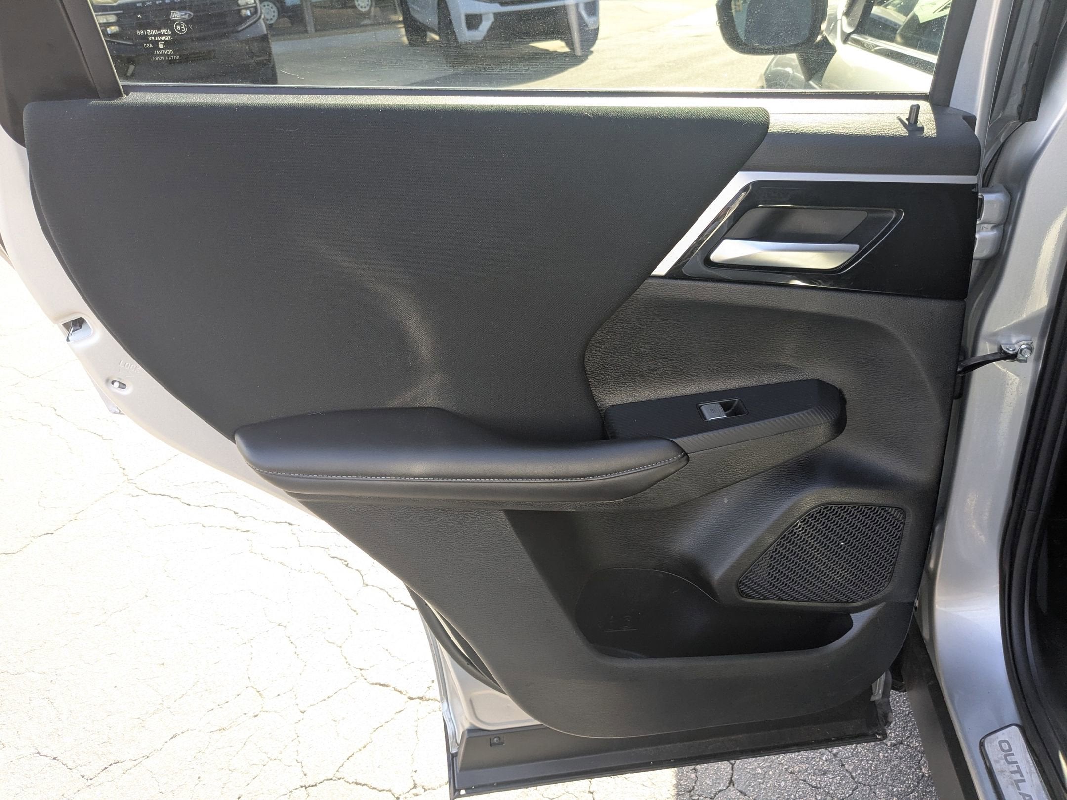 2024 Mitsubishi Outlander ES