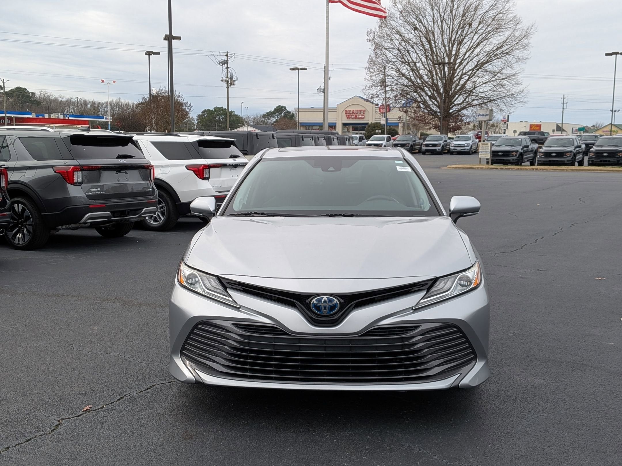 2020 Toyota Camry Hybrid XLE