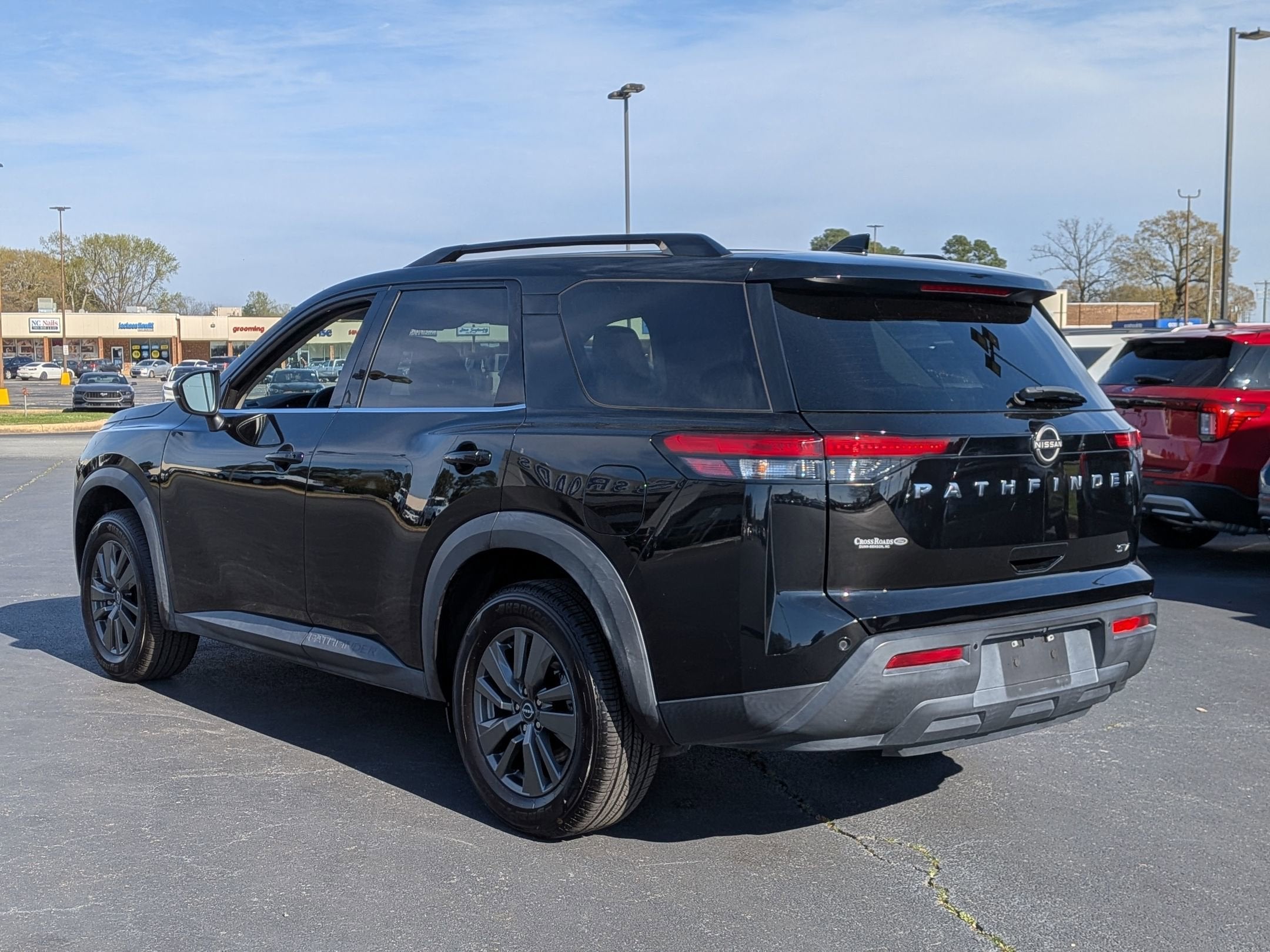 2022 Nissan Pathfinder SV