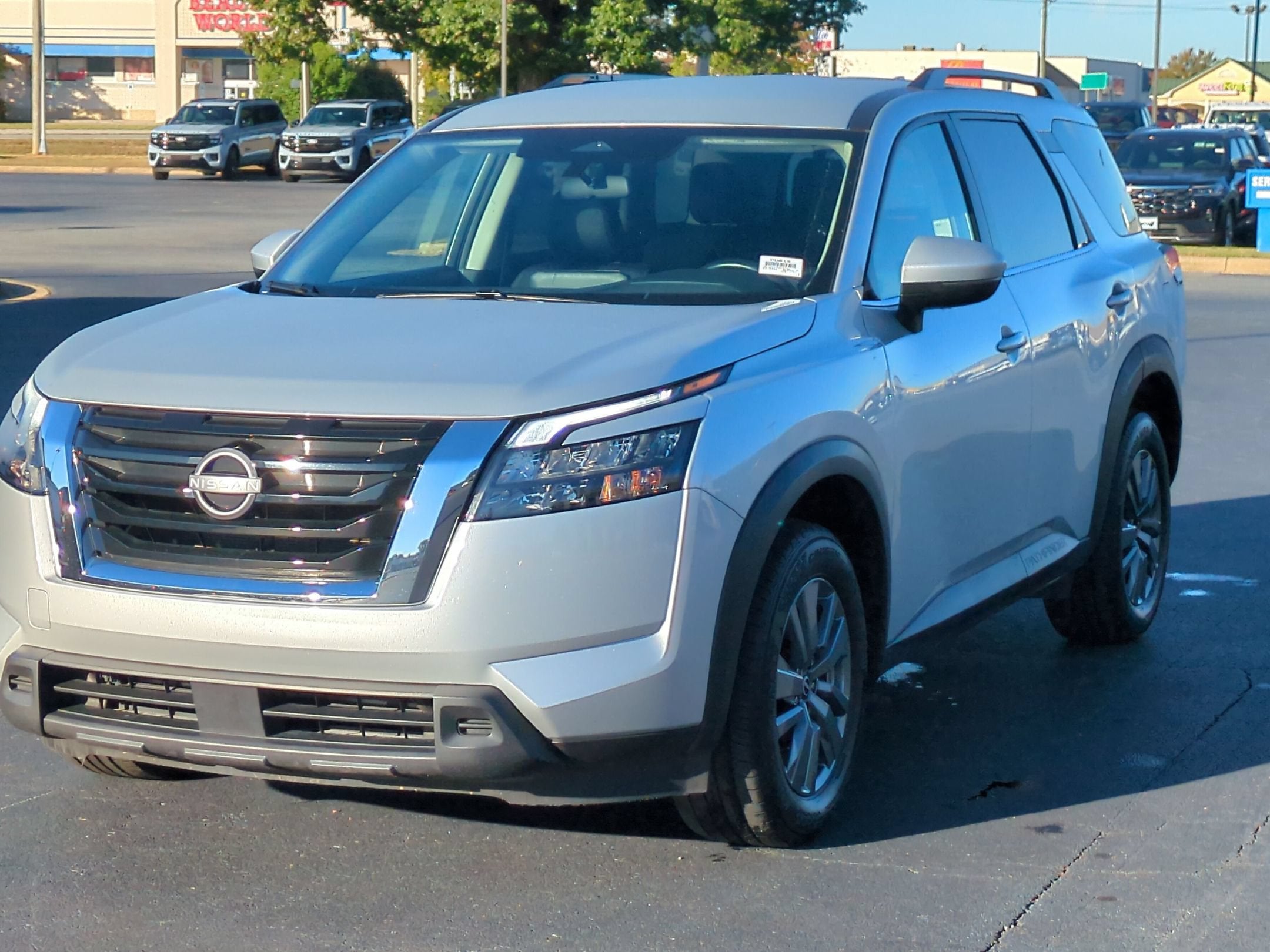 2025 Nissan Pathfinder SV