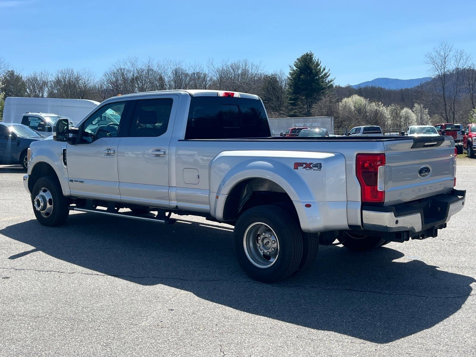 2017 Ford Super Duty F-350 DRW Lariat